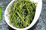 如何区分绿茶中的春茶、夏茶、新茶和陈茶？